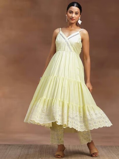 Up To 81% Off on Women's Ethnic Wear (Biba, Fabindia & More)