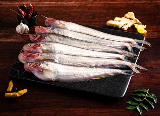 Relish 400 grams whole pabda fish (cleaned, packed)
