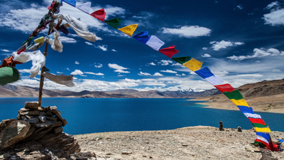 https://cdn0.desidime.com/attachments/photos/749559/medium/ladakh-tourism.jpg?1646716852