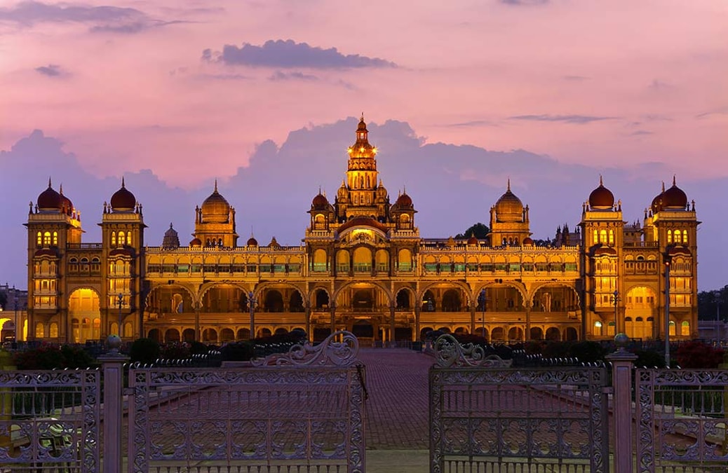 https://cdn0.desidime.com/attachments/photos/725908/medium/Mysore-Palace-1.jpg?1638513363
