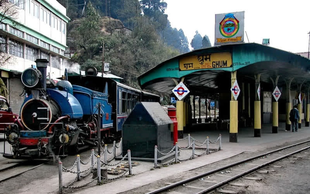 darjeeling himalayan railway station fare, route, toy train booking