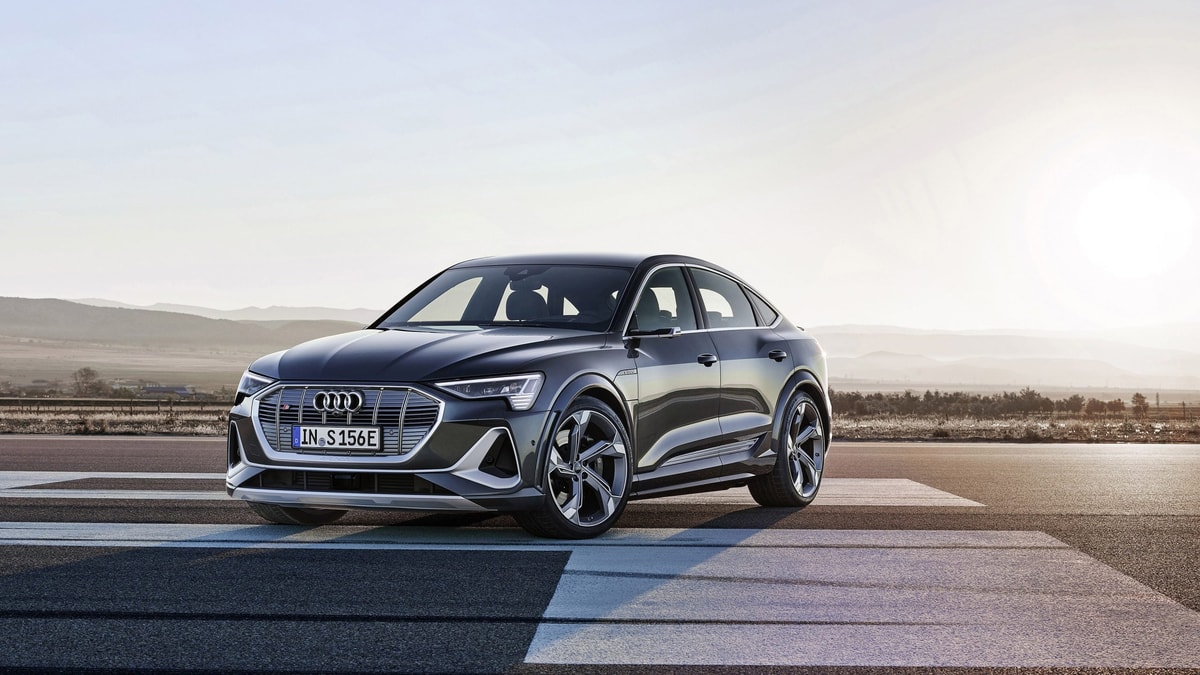 https://cdn0.desidime.com/attachments/photos/758014/medium/2021-Audi-E-Tron-S-Sportback-001-2160-scaled.jpg?1649424377