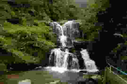 https://cdn0.desidime.com/attachments/photos/752070/medium/8320817rock-garden-darjeeling-also-known-as-barbotey-chunnu-summer-falls-ganga-maya-park-near-recently-added-tourist-46830788.jpg?1647416216