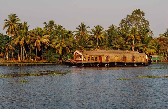 https://cdn0.desidime.com/attachments/photos/725900/medium/Kumarakom-Kerala-1.jpg?1638512530