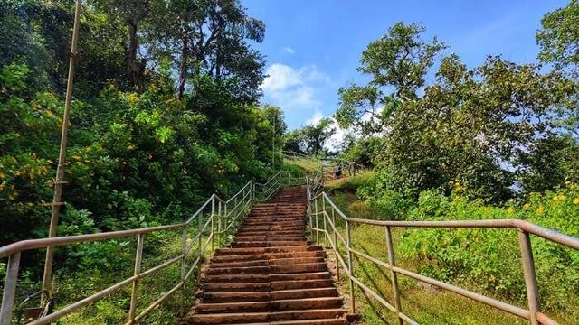 https://cdn0.desidime.com/attachments/photos/725927/medium/Places-to-visit-in-Sakleshpur.jpg?1638516393