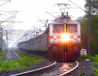 Book Reserved Ticket at Railway Counter via UPI and get instant 5% discount