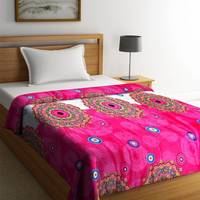 Up to 81% off on branded blankets starting from Rs. 209