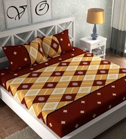 Red Geometric 180 TC Microfiber Queen Sized Bed Sheets with 2 Pillow Covers,