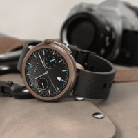 Crown R  1.52 inch Round HD Screen with 600 nits Brightness