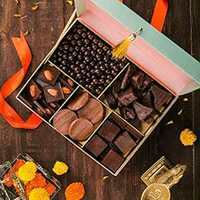 [Rs. 510 Off] Chokola Regalia Diwali Collective Chocolates Gift Pack | Premium Assorted Milk & Dark Chocolates Hamper | Gift for Birthdays, Anniversary, or Any Occasion | Ideal to Family, Friends, Women Or Girls 650g