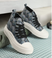 Women Printed Textile Lightweight Comfort Insole Mid-Top Sneakers
