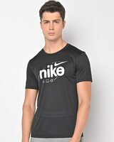 Nike Clothing & Footware Upto 65% Off Starting from 526