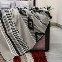 Throws & Quilts Upto 80% off