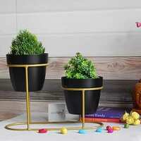 ecofynd 5 inches Chloe Metal Planter Pot with Stand, Modern Style Planter Set, Indoor Outdoor Home Item for Garden Plants Flower, Balcony, Deck, Living Room, Garden, Bedroom Decor (Pack of 1)