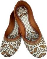 Women's Ethnic Jutis With Upto 80% Off 