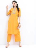 Up to 86% Off on Women's Kurtas 