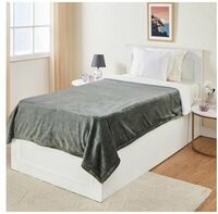 amazon basics Single Bed Reversible & Plush Sherpa Flannel Blanket | Superior Softness | Modern & Contemporary | (440 GSM) | (Olive Green)