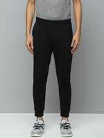 Upto 82% Off on Skechers Clothing & Footwear