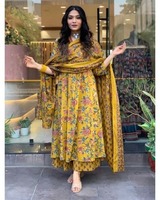 SAABHI Women Printed Flared Kurta Set