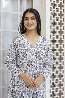 Up to 83% Off on Kurti Sets & Kurtis