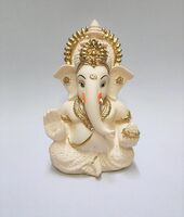 Gold Art India Resin Peach Ivory Finish Ganesha Idol Car Dashboard Idol Ganesha Murti Ganpati Idol For Home Decor Puja Lord Ganesh Statue Gift For Office Desk Puja Room Figurine,5.1x5.1 Cm
