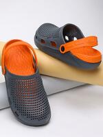 Buy Paragon Men Lightweight & Waterpoof Clogs - Flip Flops for Men 23079204 | Myntra