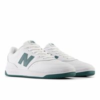 Upto 69% off on New Balance shoes 