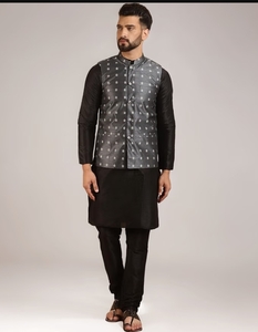 Upto 94% Off On SAUJANYA Kurta Set