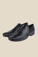 Flat 60% off + 15% to 25% off on Red Tape Footwear 