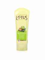 Lotus Herbals Frujuvenate Skin Perfecting and Rejuvenating Fruit Pack, 120g 