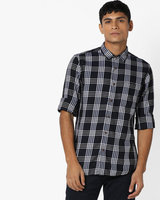 Flat 75% off on min. 1790 on Ajio Men & Women Clothings/Footwear + 100 CB on payment via FreeCharge wallet